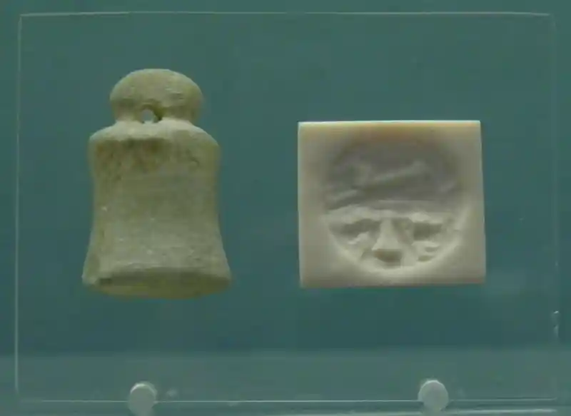 Three-pointed symbol on a stamp seal